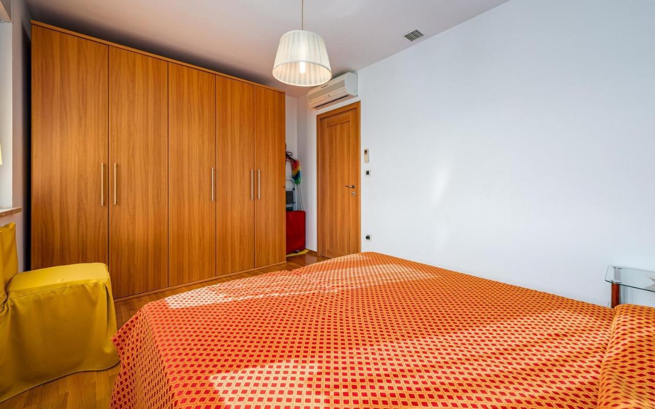 Valessia House With Apartment Умаг Екстериор снимка