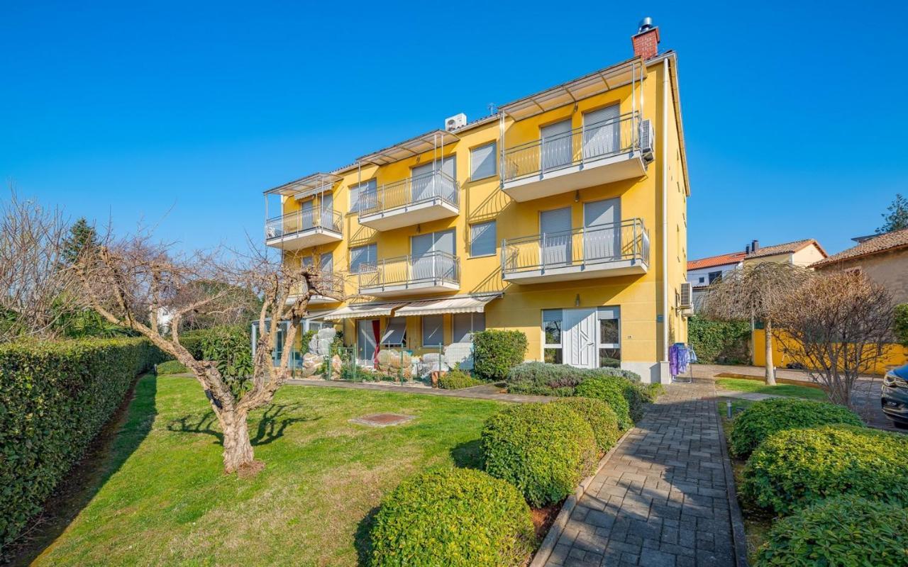 Valessia House With Apartment Умаг Екстериор снимка