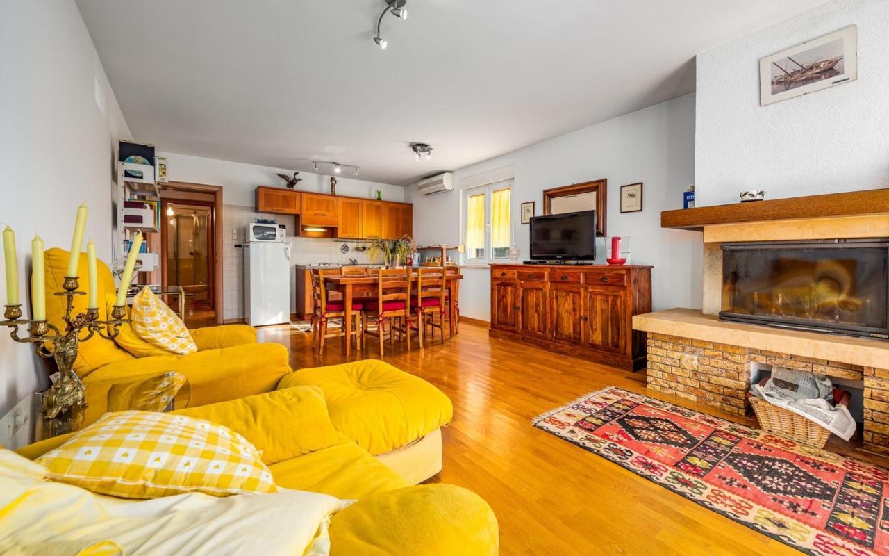 Valessia House With Apartment Умаг Екстериор снимка