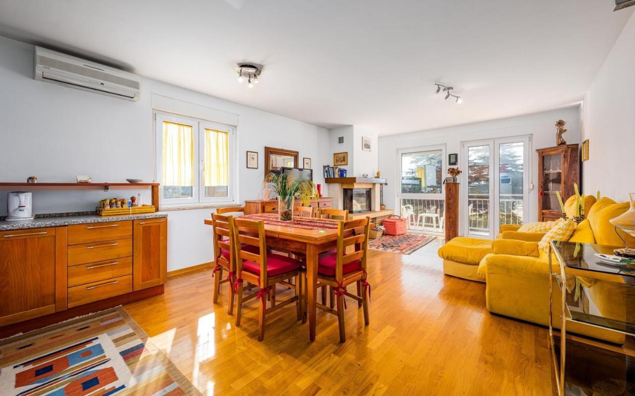 Valessia House With Apartment Умаг Екстериор снимка