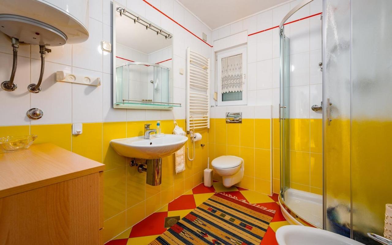 Valessia House With Apartment Умаг Екстериор снимка